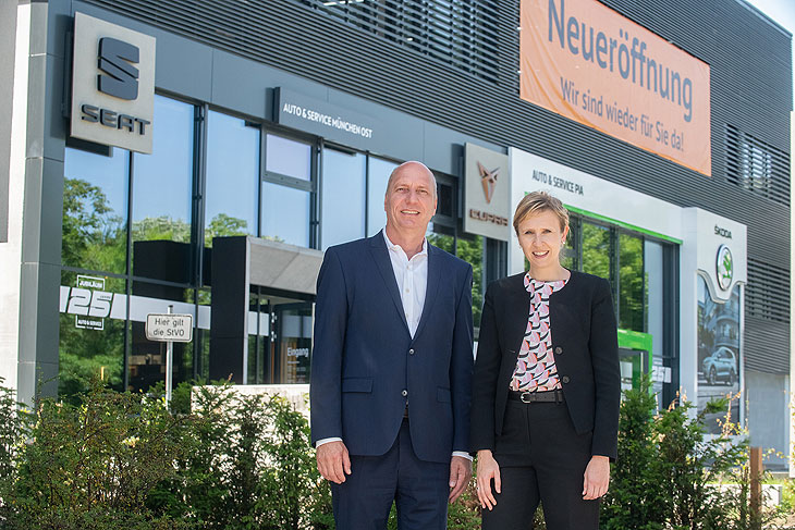 Andreas Fehervary, Gesch&auml;ftsf&uuml;hrer der MAHAG Automobikhandel & Service GmbH & Co.OHG mi Claudia Fr&ouml;hlich, Gesch&auml;ftsf&uuml;hrerin der Auto & Service PIA GmbH